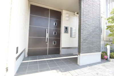 【エントランス】 | リヴェル