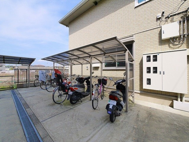 コンフォールⅡ（法華寺町）のその他共用部分|屋根付き駐輪場