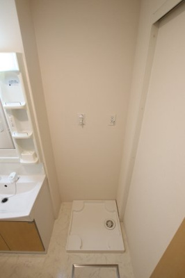 【設備】 | メゾンドリュンヌ | 室内洗濯機置場