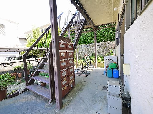 高雅苑のエントランス|清潔なエントランスです