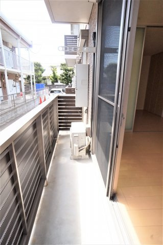 サン・スティーズのバルコニー|日当たりの良いバルコニーは洗濯物も良く乾きますね