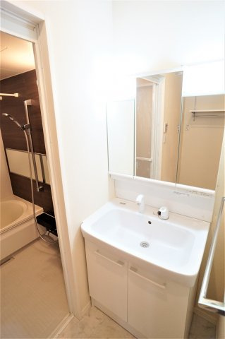 サン・スティーズの独立洗面台|朝など便利なシャンプードレッサーです