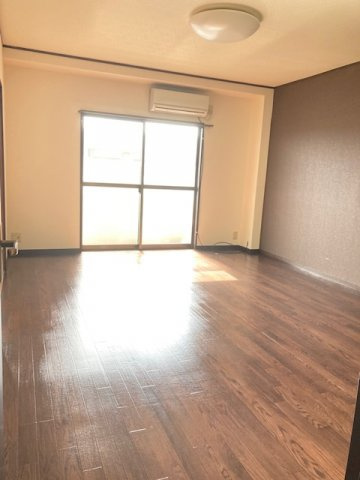 メゾン・ドゥ・セピアⅢの居間・リビング