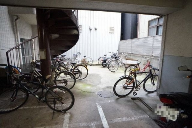 パソナール博多の駐車場
