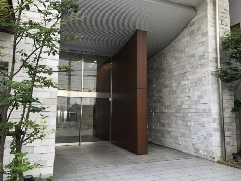 アーバネックス北浜　BRAVI不動産のエントランス|【アーバネックス北浜】落ち着いたエントランスです