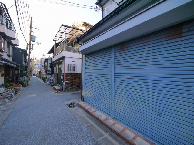 ならまち車屋店舗付住宅の周辺
