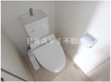アーバネックス淀屋橋　BRAVI不動産のトイレ|【アーバネックス淀屋橋】落ち着いた色調のトイレです
