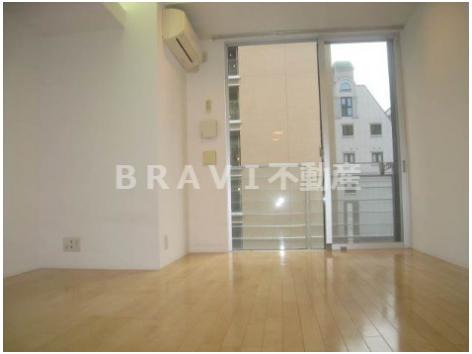 アーバネックス淀屋橋　BRAVI不動産の居間・リビング|【アーバネックス淀屋橋】ゆったり過ごせるリビングです