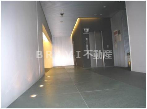 アーバネックス淀屋橋　BRAVI不動産のロビー|【アーバネックス淀屋橋】落ち着いたロビーです