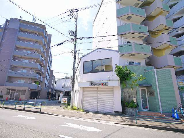 ミツキビルの駐車場