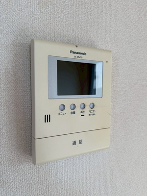 【その他共用部分】 | アムールⅢ | 屋根付きの駐輪場で雨が降っても大切な自転車が濡れなくてすみますね♪駅まで自転車もおすすめです！