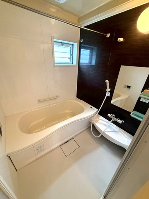 【洗面所】 | アムールⅢ | 洗髪洗面化粧台で忙しい朝にも寝癖の付いた頭にも優しい☆お化粧するときにも大活躍です♪