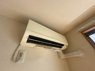 【設備】 | ベリーメゾン都筑 | リビングダイニングキッチンには暑い夏や寒い冬に大活躍のエアコン付きです☆冷暖房完備で1年中快適に過ごせます♪