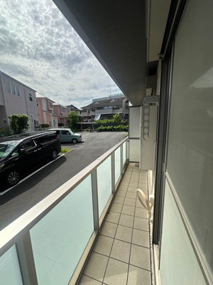 【バルコニー】 | ベリーメゾン都筑 | バルコニーは南西向きで陽当たり良好♪お洗濯物を干したり、気分転換をするにもオススメです☆