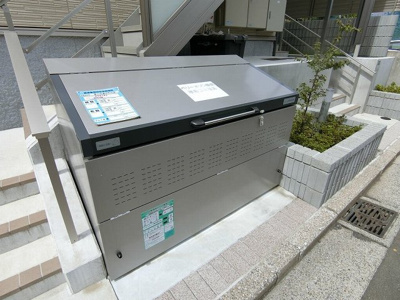 【その他共用部分】 | ベリーメゾン都筑 | 敷地内ごみ置き場でごみ出しもらくらく～♪忙しい社会人さんや主婦さんにもうってつけ！