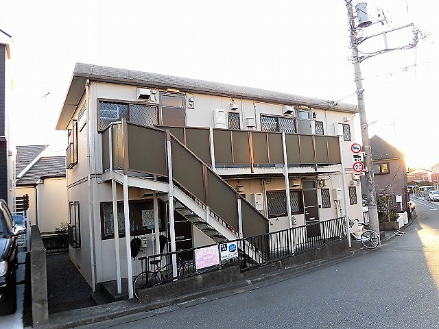 シャインハイツの外観