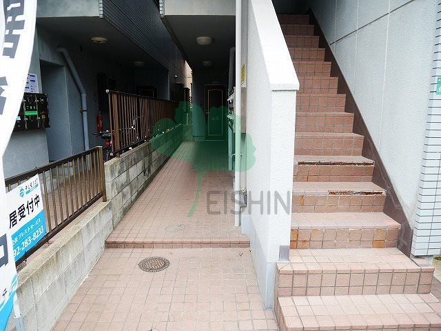 プレスト高宮のエントランス