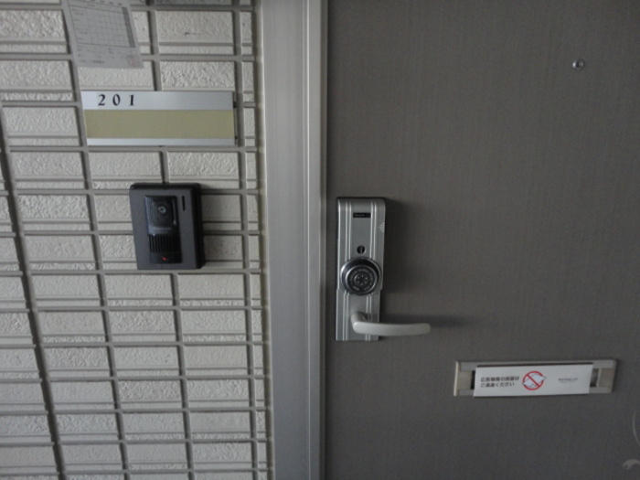 フィオレットA棟の玄関