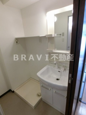 ネット内淡路町　BRAVI不動産の独立洗面台|【ネット内淡路町】朝の支度にも助かる、独立の洗髪洗面化粧台