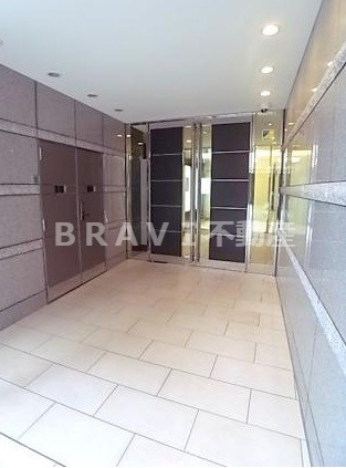 ネット内淡路町　BRAVI不動産のエントランス|【ネット内淡路町】毎日通るエントランスはこのようになっています