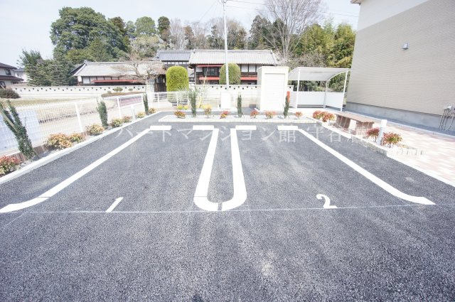 ファミーユの駐車場