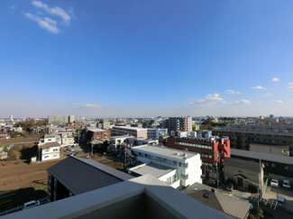 【展望】 | 全面に建物がなく、遠くまで見渡せる上層階です。風通しもよく洗濯物が良く乾きます。