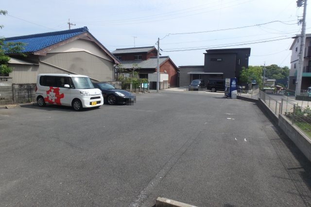 パルレⅡの駐車場