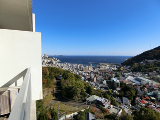 【展望】 | バルコニーからは海が見渡せ、海上花火大会もバルコニーからご覧になれます。