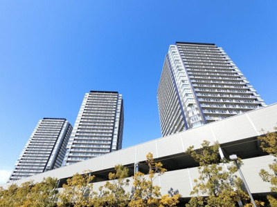 【外観】 | リヴァリエＣ棟 | 各階にダストステーションあり