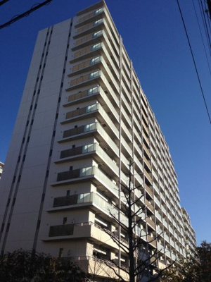 【外観】 | ドレッセ二子新地 | 住戸内の床コンクリートの厚さは約200mmを確保し、遮音性への配慮がなされています。また、リフォームやメンテナンス、更新性に優れた二重天井を採用。