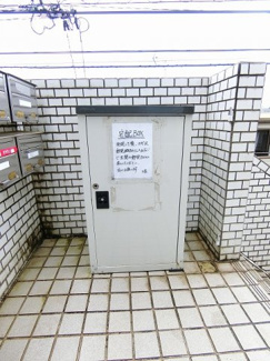 【その他共用部分】 | 共用部分には宅配BOXがあるので荷物の受け取りもスムーズに♪再配達の手間がかからないのが魅力♪