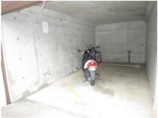 【その他共用部分】 | ガレージに自転車・バイク駐輪OKです！屋内なので、大切な自転車が濡れなくてすみますね♪