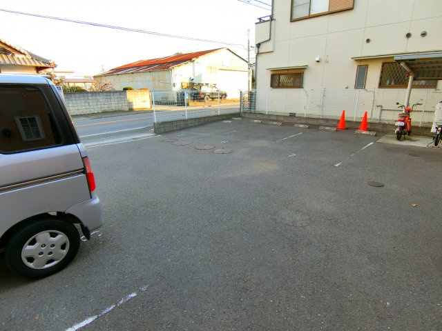 カーサ高尾の駐車場