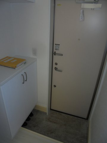 コンフォルト中山の玄関