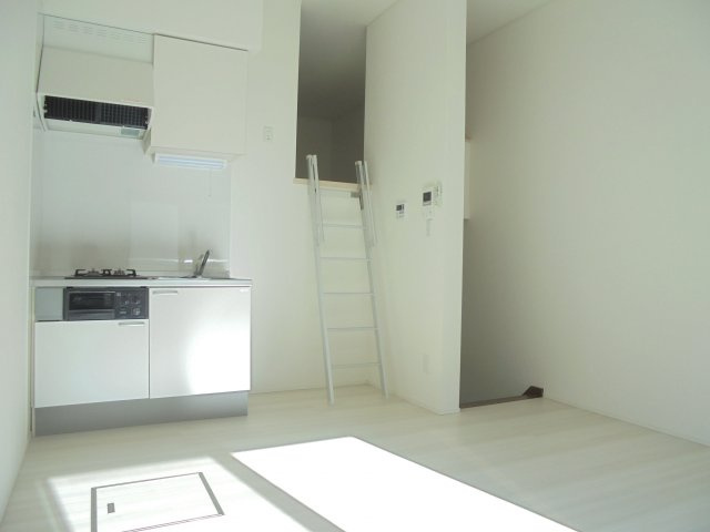 コンフォルト中山の居間・リビング