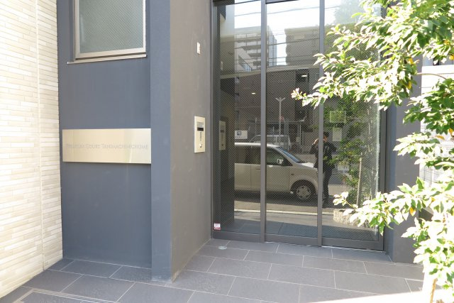 プレミアムコート谷町４丁目のエントランス