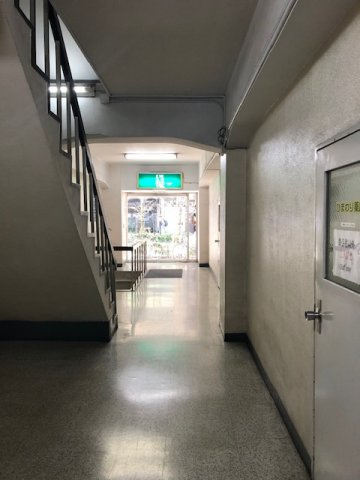 大湯ビルのロビー