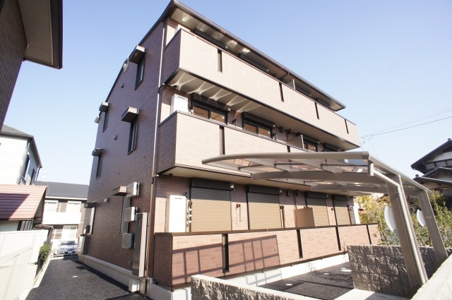 ラ・カーサ　フェリーチェの外観|★3階建アパート