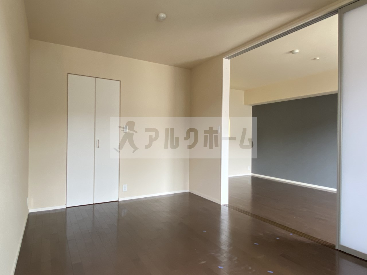 メゾンメルヴェイユの洋室