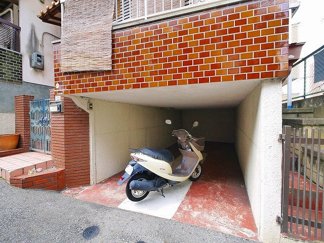 西松ケ丘　本田邸の駐車場