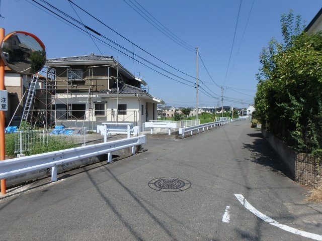 高崎市下之城町　中古一戸建の前面道路含む現地写真
