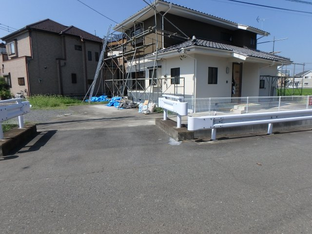 高崎市下之城町　中古一戸建の前面道路含む現地写真