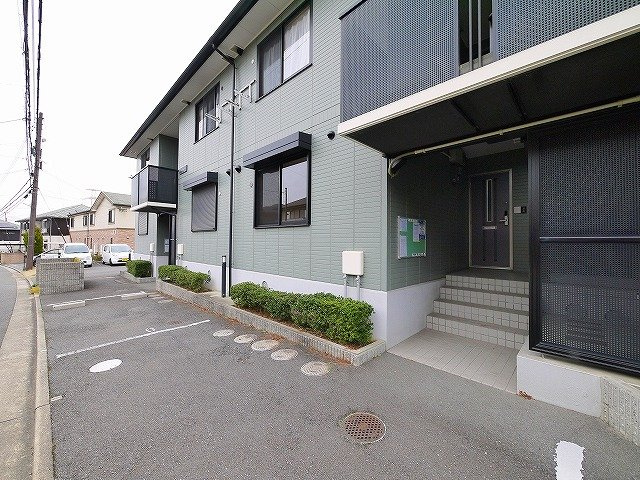 Villa FORESTのエントランス|ゆとりのあるエントランスです