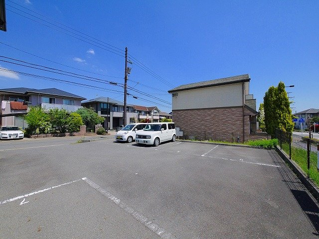 Villa FORESTの駐車場|車をお持ちの方に嬉しい駐車場付きの物件です