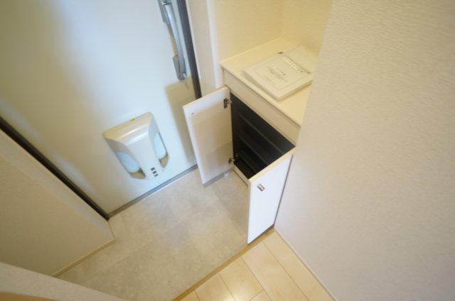 パークサイド宝塚の玄関|参考、同建物・反転間取りの号室