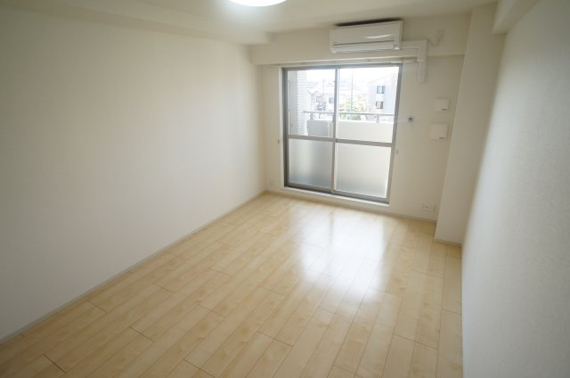 パークサイド宝塚の居間・リビング|参考、同建物・反転間取りの号室