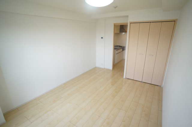 パークサイド宝塚の洋室|広々洋室
参考、同建物・反転間取りの号室