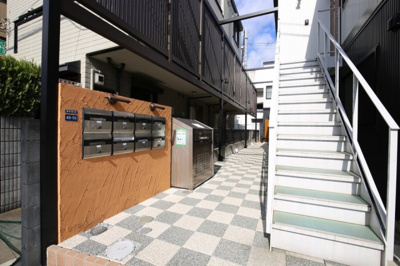 【エントランス】 | ＯＺ　ＥＡＳＴ | 建物入口もおしゃれです。
