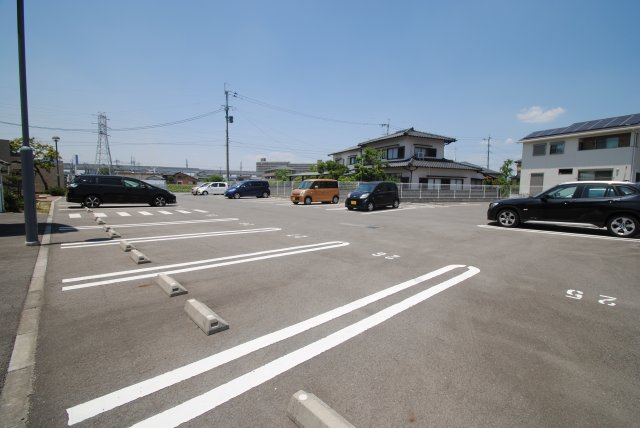 Ｌa premiereの駐車場