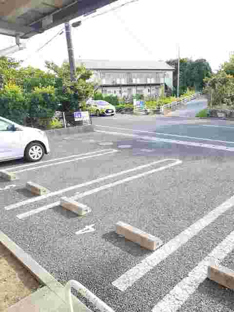 サンコンフォートの駐車場